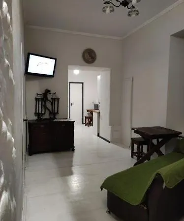 Konut Bandera Hostel Lviv